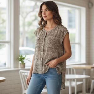 Chico’s Brown Printed High Low Blouse Size 1 Medium Short Sleeve Button Front